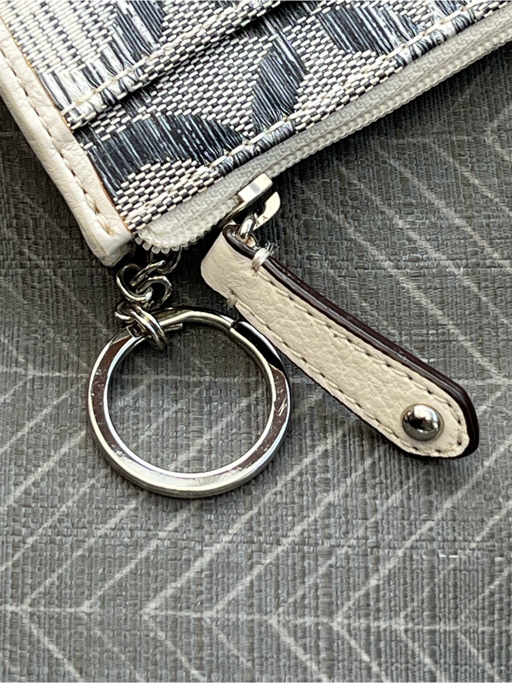 EUC Coach Light Gray and White Signature Card Case with Silver Logo - Picture 5 of 15
